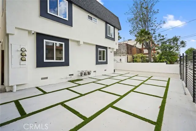 7010 Lennox Avenue, Van Nuys, CA 91405 - #3