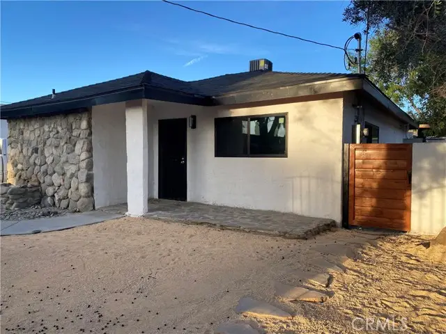 1217 Woodworth, San Fernando, CA 91340 - #1