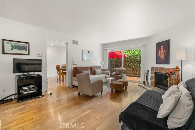 18319 Collins, Tarzana, CA 91356 - #3