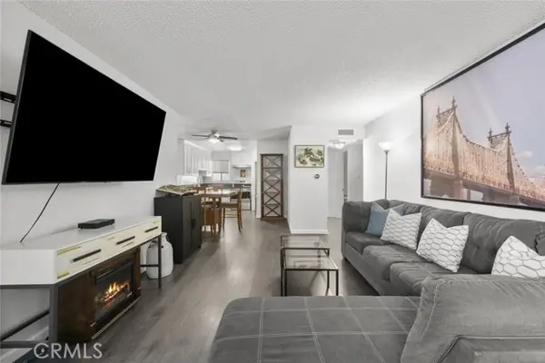 18555 Collins Street  #C18, Tarzana, CA 91356