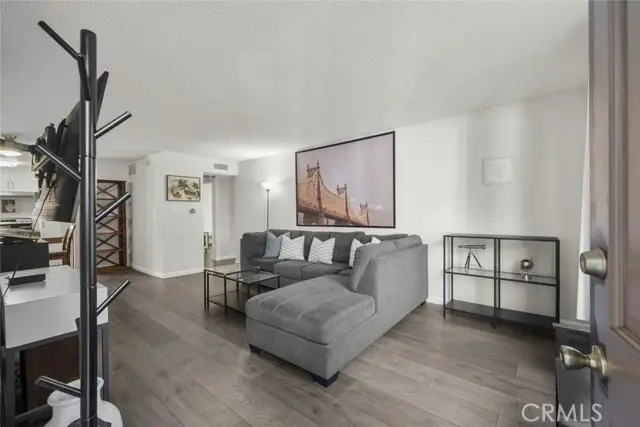 18555 Collins Street  #C18, Tarzana, CA 91356 - #2