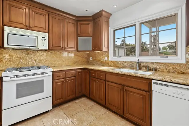 5339 Thornburn Street, Los Angeles, CA 90045 - #3