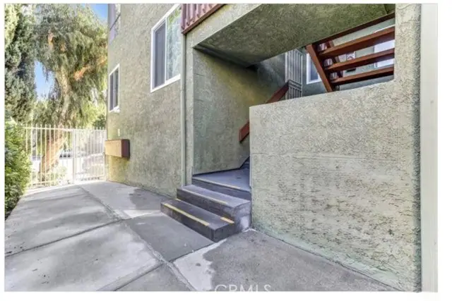 6155 Reseda Blvd  #4, Tarzana, CA 91335 - #2