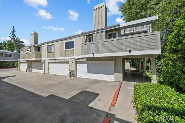 22117 Burbank  #5, Woodland Hills, CA 91367 - #3