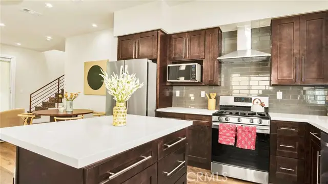 9237 Wakefield Avenue  #11, Panorama City, CA 91402 - #3