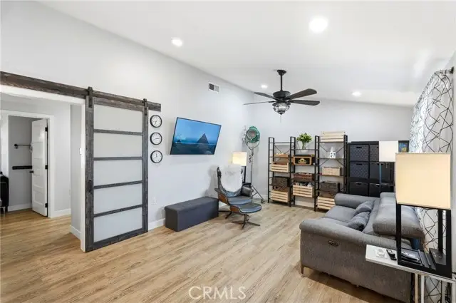 19237 Avenue Of The Oaks  #B, Newhall, CA 91321 - #2