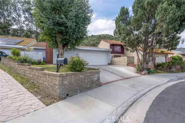 27440 Annette Jo Circle, Saugus, CA 91350 - #2