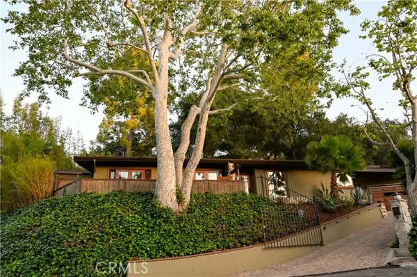 15511 Woodcrest Drive, Sherman Oaks, CA 91403