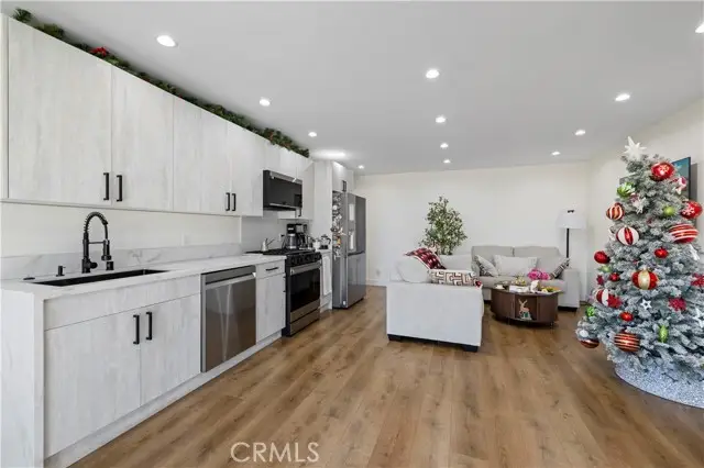 9846 Monogram Ave, Northridge, CA 91343 - #3