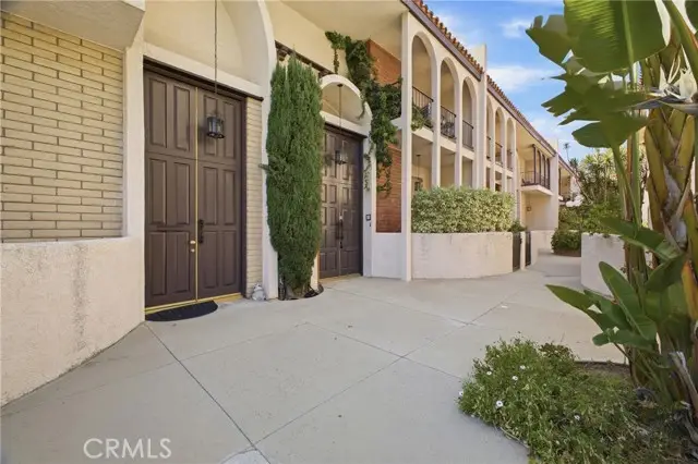 5477 Nestle Avenue  #11, Tarzana, CA 91356 - #3