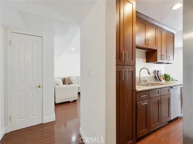 5343 Yarmouth Avenue  #201, Encino, CA 91316 - #2