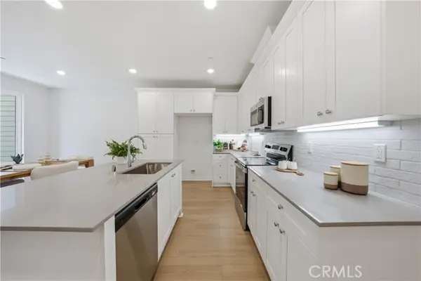 9425 Sepulveda Blvd.  #4, North Hills, CA 91343
