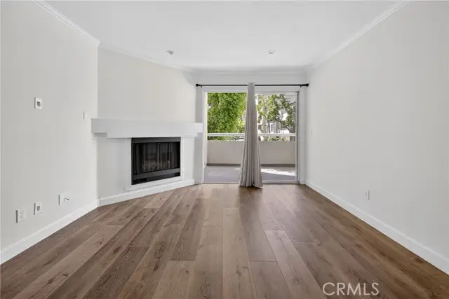 5520 Owensmouth Avenue  #103, Woodland Hills, CA 91367 - #3