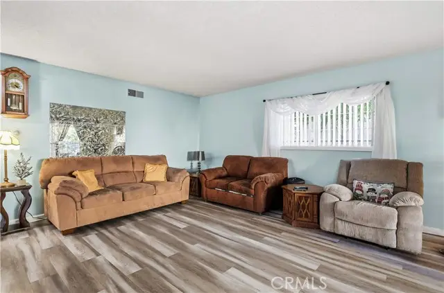 11474 Gladstone, Sylmar, CA 91342 - #3