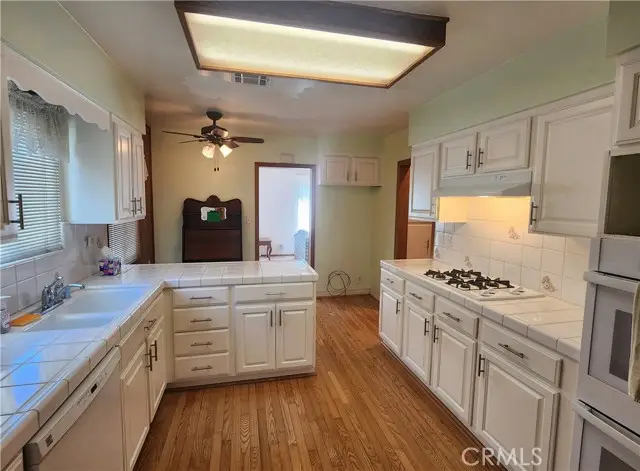 9943 Kester, Mission Hills, CA 91345 - #3