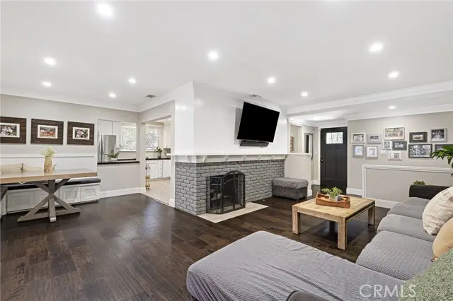 19438 Calvert Street, Tarzana, CA 91335 - #2