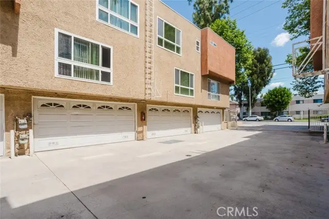 7319 Hazeltine Avenue  #4, Van Nuys, CA 91405 - #3
