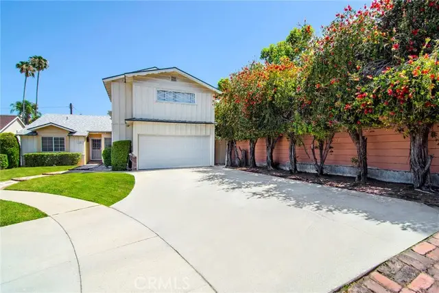 5300 Garden Grove Avenue, Tarzana, CA 91356 - #2