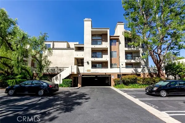 5550 Owensmouth Avenue  #120, Woodland Hills, CA 91367