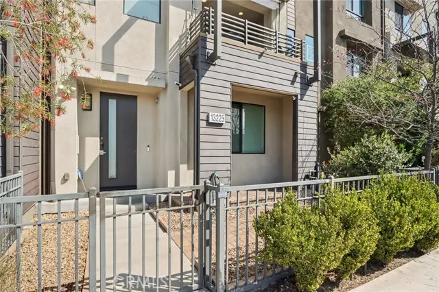 13225 Victory Boulevard, Van Nuys, CA 91401 - #3