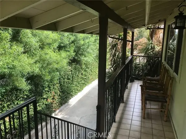 6927 Remmet, Canoga Park, CA 91303