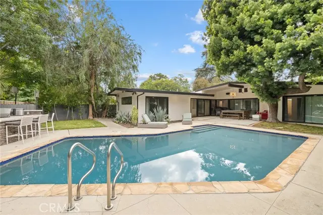 15456 Victory Boulevard, Van Nuys, CA 91406 - #2