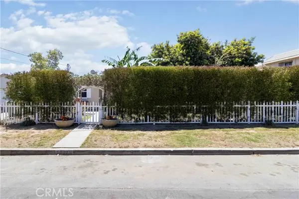 18328 Gresham, Northridge, CA 91325