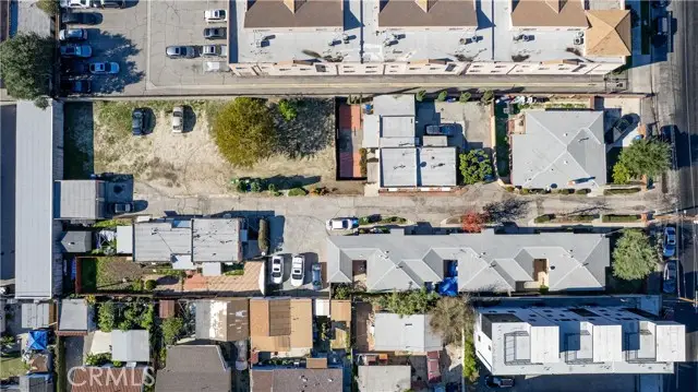 11414 Calvert Street, North Hollywood, CA 91606 - #2