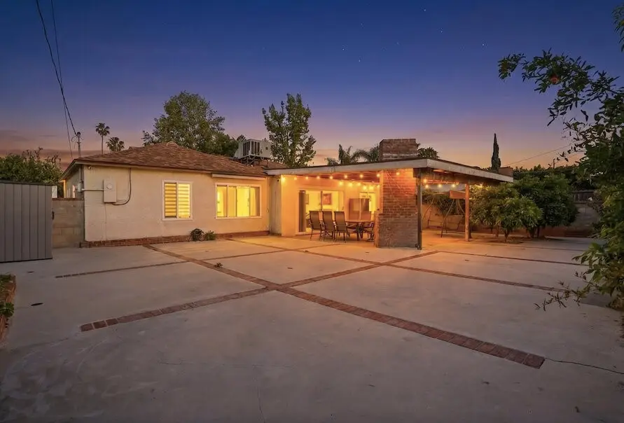 6949 Aura Avenue, Reseda, CA 91335 - #2