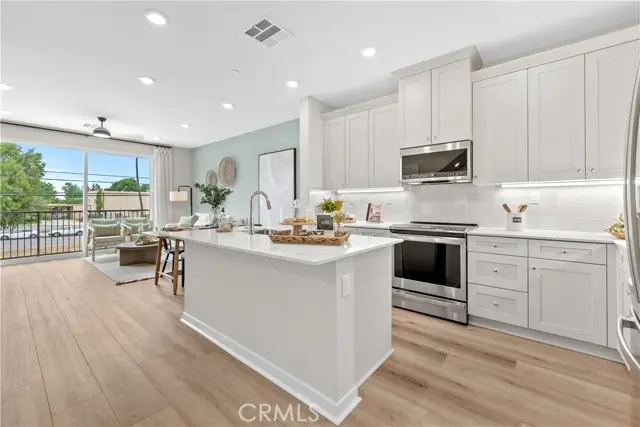 9425 Sepulveda Boulevard  #4, North Hills, CA 91343 - #3