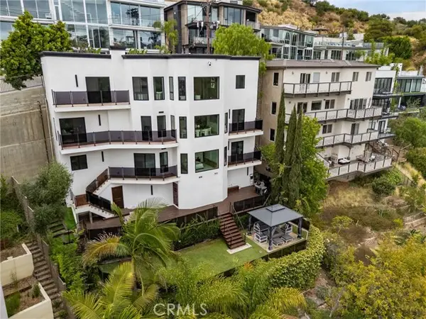 6438 Georgius, Los Angeles, CA 90068