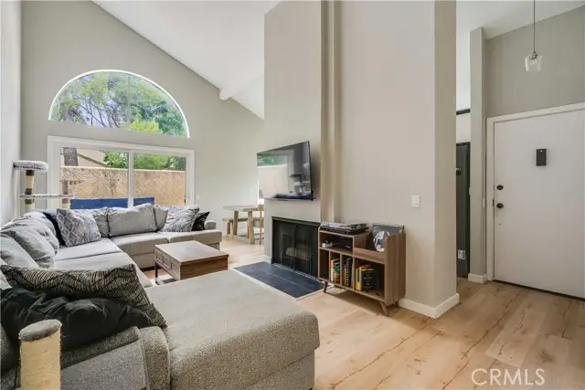 6300 Shoup Avenue  #2, Woodland Hills, CA 91367 - #3