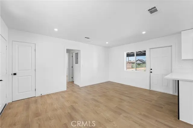 45040 Redwood Avenue, Lancaster, CA 93534 - #3