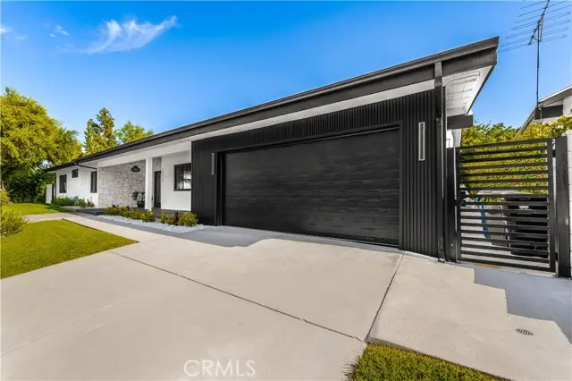 24320 Bessemer Street, Woodland Hills, CA 91367 - #3