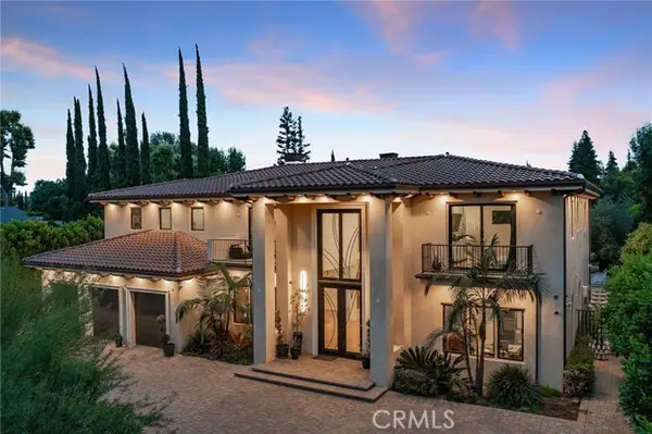 23042 Calvert Street, Woodland Hills, CA 91367