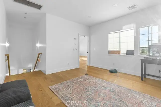 33247 Escondido, Santa Clarita, CA 91390 - #3