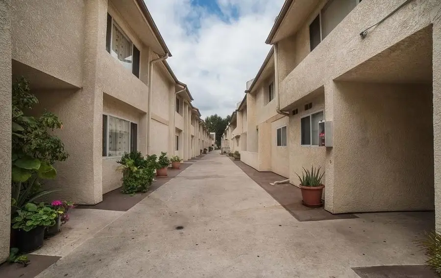 7631 Reseda Blvd.  #57V, Reseda, CA 91335 - #3