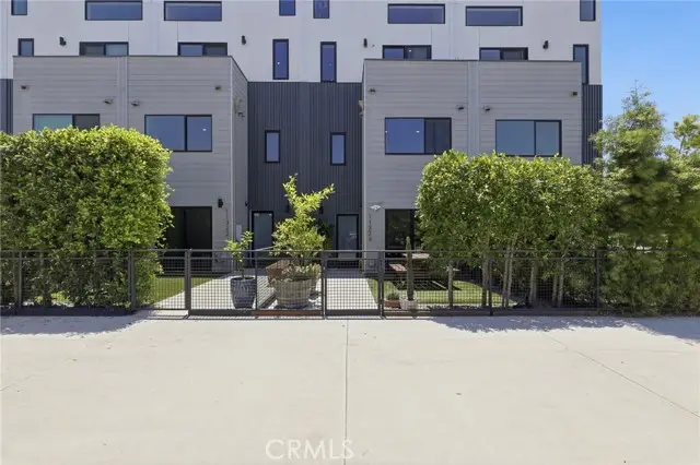 11324 Victory Boulevard, North Hollywood, CA 91606 - #1