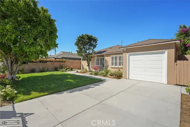 9725 Haddon, Pacoima, CA 91331 - #2