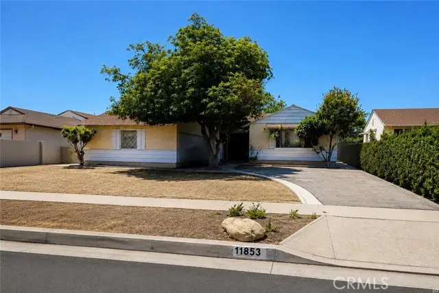 11853 Fellows, San Fernando, CA 91340 - #1