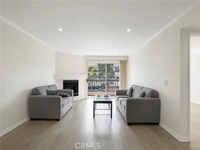 5510 Owensmouth  #212, Woodland Hills, CA 91367 - #3
