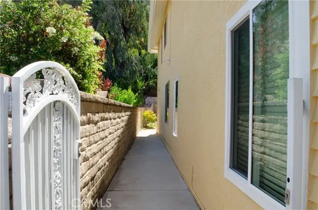 24371 Crestview Drive, Newhall, CA 91321 - #3