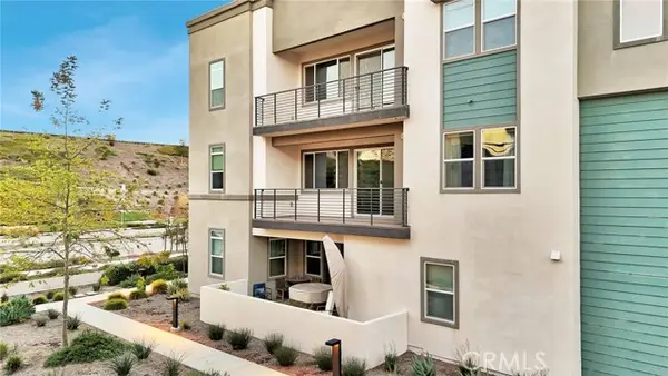 26958 Sandbar Willow Pl  #205, Valencia, CA 91381