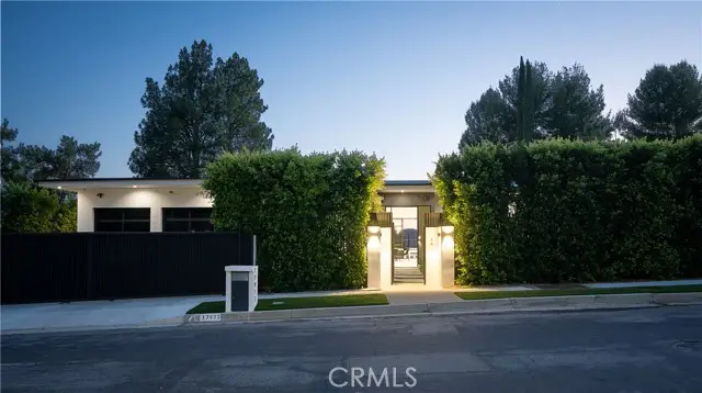 17977 Medley Drive, Encino, CA 91316 - #3