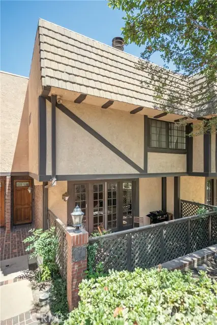 24420 Victory, Woodland Hills, CA 91367 - #2