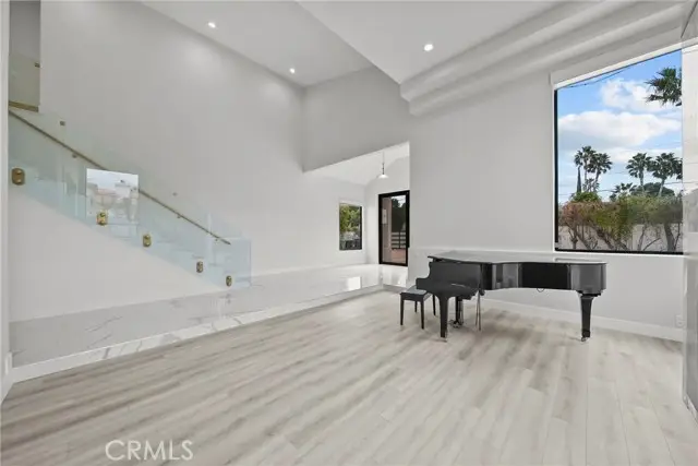 23129 Burbank Boulevard, Woodland Hills, CA 91367 - #3