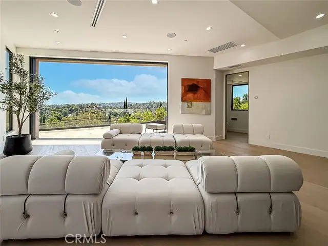 5130 Medina, Woodland Hills, CA 91364 - #2