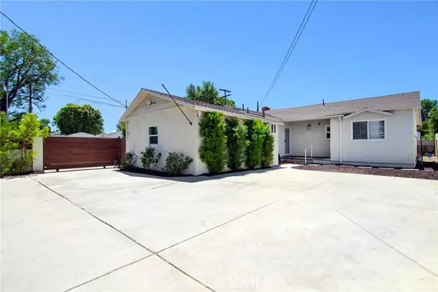 22602 Victory Boulevard, Woodland Hills, CA 91367 - #1