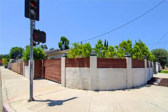 22602 Victory Boulevard, Woodland Hills, CA 91367 - #2