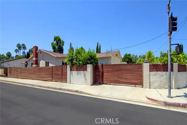 22602 Victory Boulevard, Woodland Hills, CA 91367 - #3